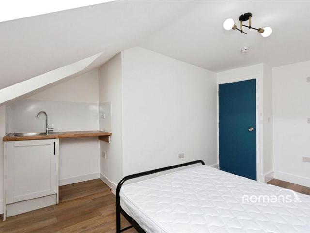 Ash Road, Aldershot, Hampshire, GU12 1 bed in a house share to rent £1,000 pcm £231 pw