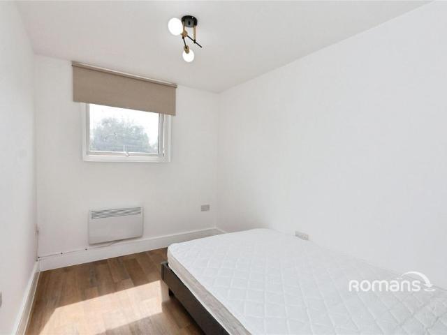 Ash Road, Aldershot, Hampshire, GU12 1 bed in a house share to rent £750 pcm £173 pw
