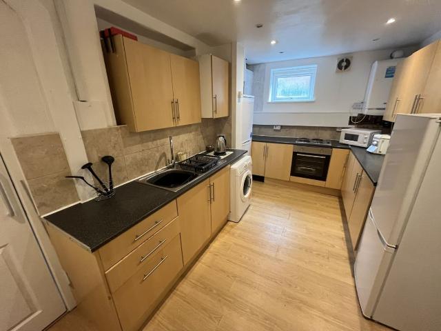 Ash Road, Headingley, Leeds, West Yorkshire LS6, 4 bed shared accommodation to rent, £2,409 pcm | PrimeLocation