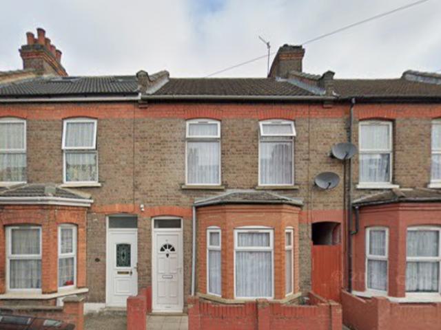 Ash Road, Luton LU4, 3 bed terraced house to rent, £1,500 pcm | PrimeLocation