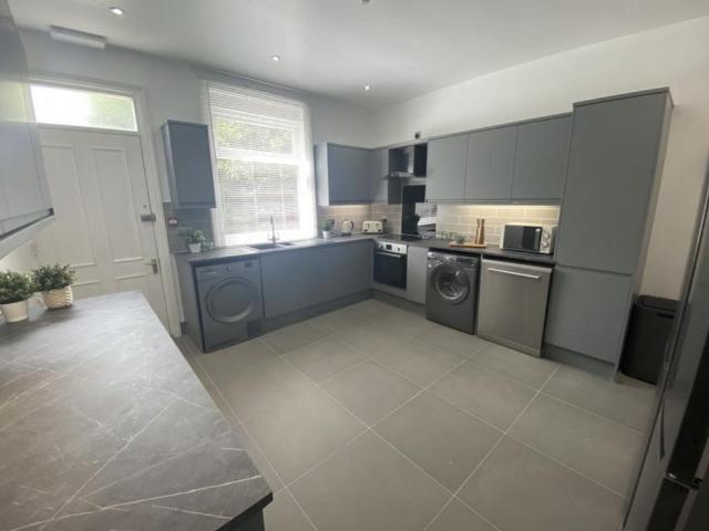 Ash Terrace, Leeds LS6 6 bed house share to rent £625 pcm £144 pw