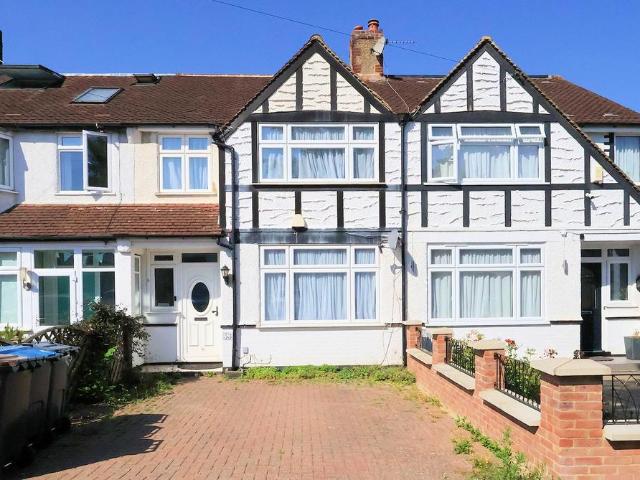 Ash Tree Way, Shirley 3 bed terraced house to rent £2,400 pcm £554 pw