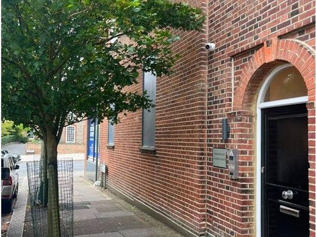 Ashbourne House, London NW11, 2 bed flat to rent, £2,325 pcm | PrimeLocation