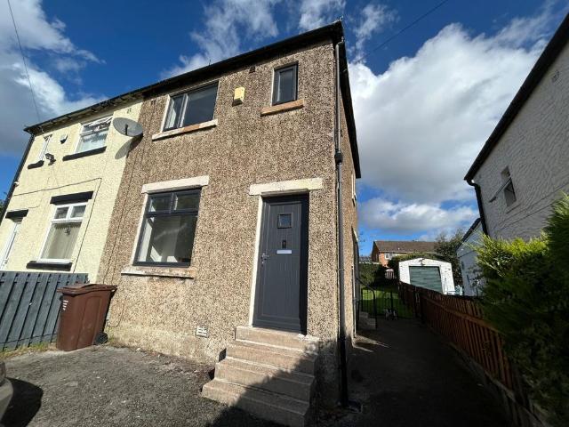 Ashbourne Mount, Bradford, BD2 2 bed semi detached house to rent £900 pcm £208 pw