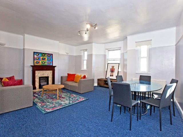 Ashbourne Parade, Finchley Road, Temple Fortune, London NW11, 4 bed shared accommodation to rent, £3,200 pcm | PrimeLocation