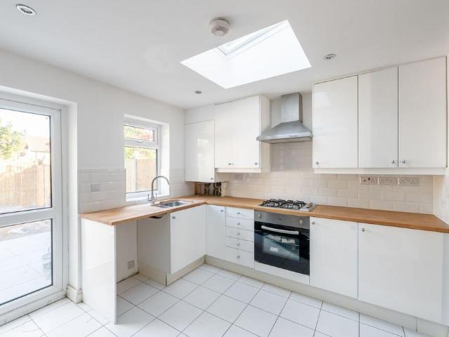 Ashbourne Road, Tooting, Mitcham, CR4 4 bed terraced house to rent £4,000 pcm £923 pw