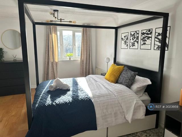 Ashbourne Road, London, CR4 1 bed in a house share to rent £1,100 pcm £254 pw
