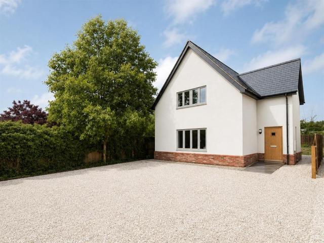 Ashburton Road, Ickburgh 3 bed detached house to rent £2,115 pcm £488 pw