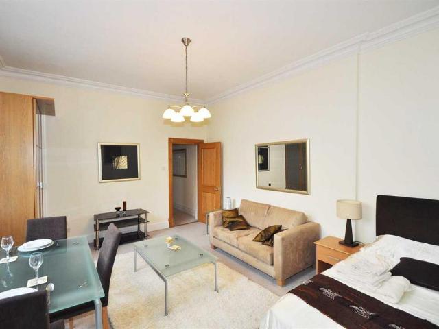 Ashburn Gardens, London Studio to rent £2,401 pcm £554 pw