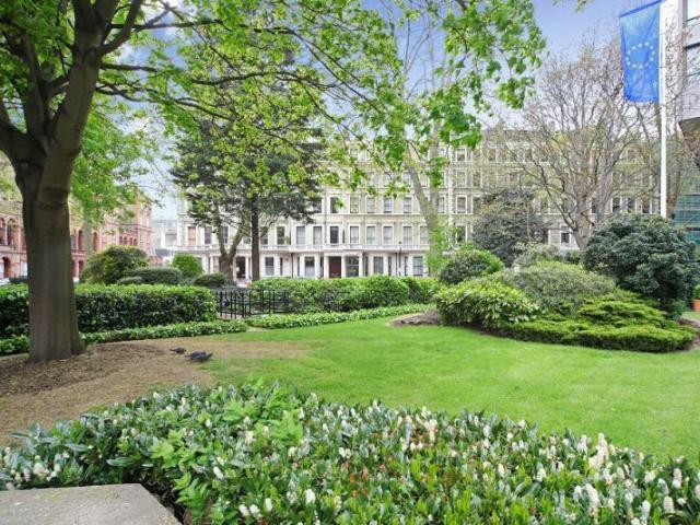 Ashburn Gardens London SW7 1 bed flat to rent £2,900 pcm £669 pw