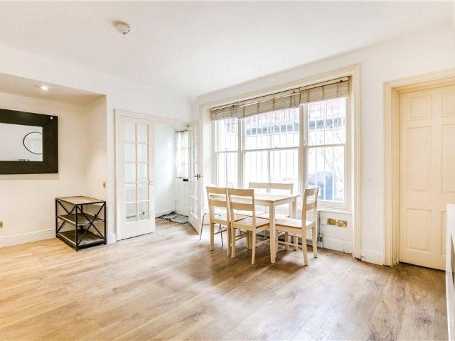 Ashburn Gardens, South Kensington. 2 bed flat to rent £3,250 pcm £750 pw
