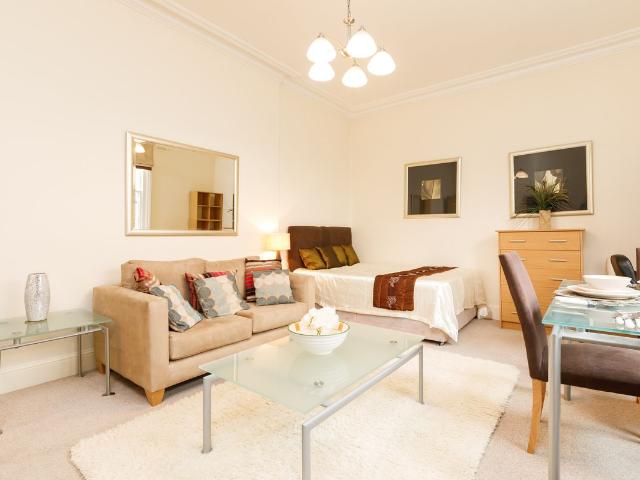 Ashburn Gardens, South Kensington, London SW7, Studio to rent, £2,400 pcm | PrimeLocation
