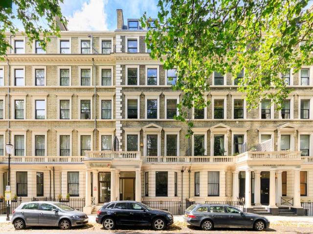 Ashburn Gardens, South Kensington SW7 Studio to rent £2,401 pcm £554 pw