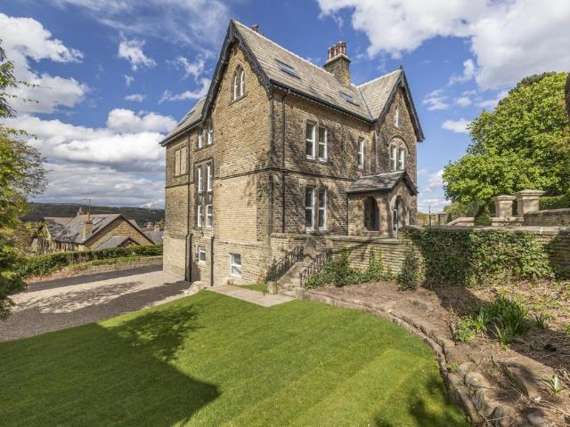 Ashburn House, 2 Parish Ghyll Drive. 2 bed flat to rent £1,100 pcm £254 pw