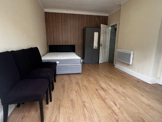 Ashburnham Road, Luton LU1, Studio to rent, £775 pcm | PrimeLocation