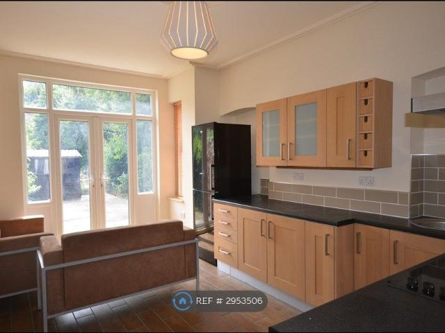 Ashburnham Road, Luton LU1, 5 bed end terrace house to rent, £2,200 pcm | PrimeLocation
