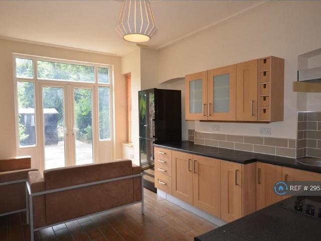 Ashburnham Road, Luton, LU1 5 bed end of terrace house to rent £2,200 pcm £508 pw
