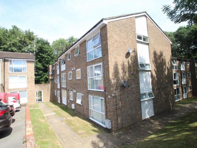 Ashby Court, Hemel Hempstead, HP2 1 bed flat to rent £1,100 pcm £254 pw