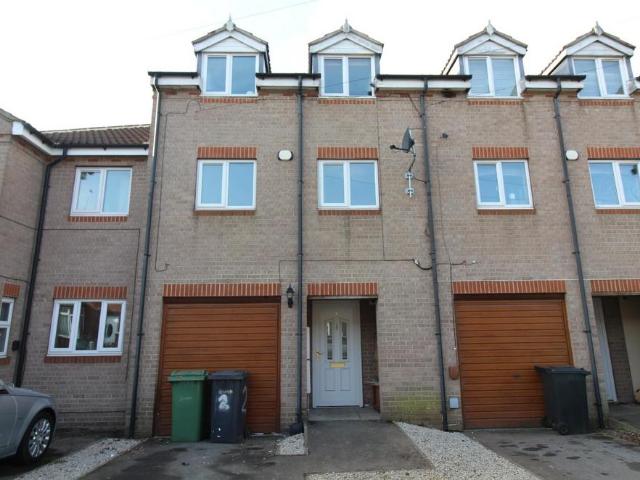 Ashby Crescent, Leeds 4 bed house to rent £1,200 pcm £277 pw
