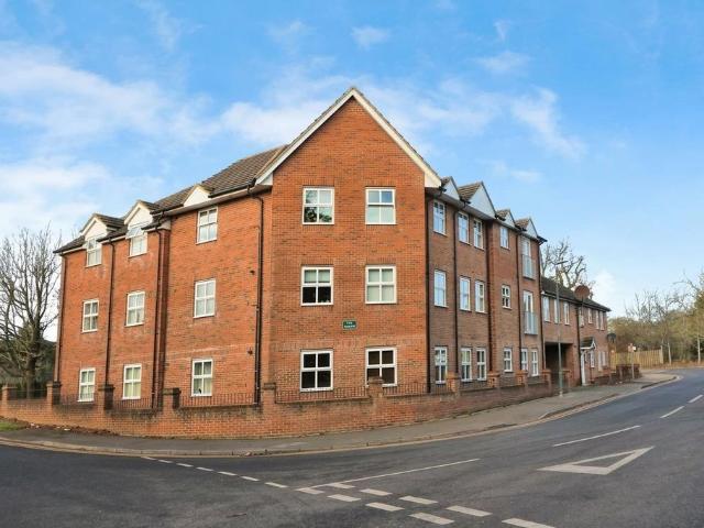 Ashcroft, Primett Road, Stevenage, SG1 2 bed flat to rent £1,450 pcm £335 pw