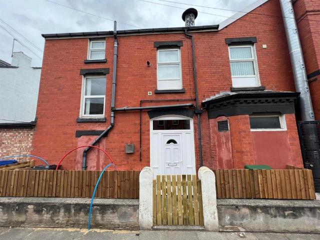 Ashdale Road, Waterloo, Liverpool 2 bed flat to rent £750 pcm £173 pw