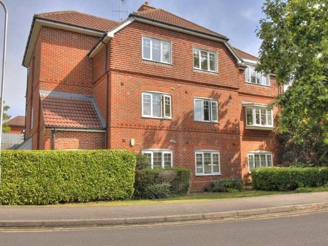 Ashdene Gardens, Reading, Berkshire RG30, 2 bed flat to rent, £1,850 pcm | PrimeLocation