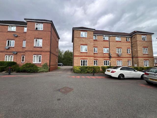 Ashdown Grove, Walsall WS2 2 bed apartment to rent £875 pcm £202 pw