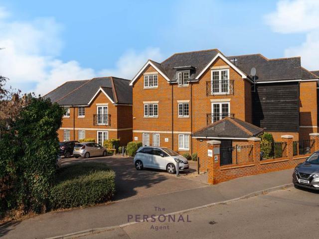 Ashdown Place, Kingston Road 2 bed apartment to rent £1,750 pcm £404 pw