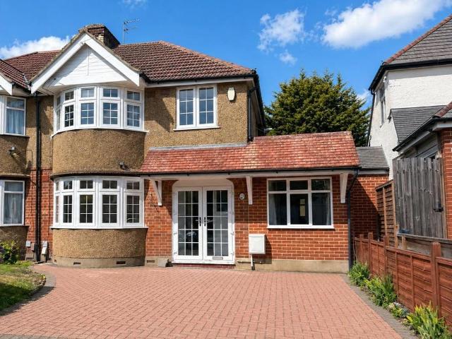 Ashdown Road, Hillingdon UB10 4 bed semi detached house to rent £2,425 pcm £560 pw