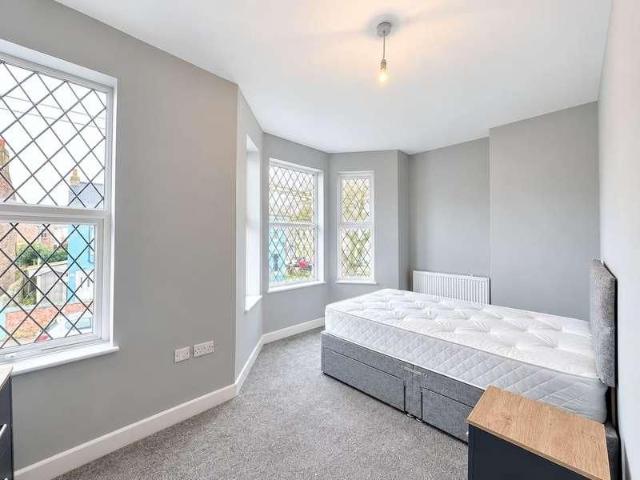 Ashdown Road, Worthing, BN11
