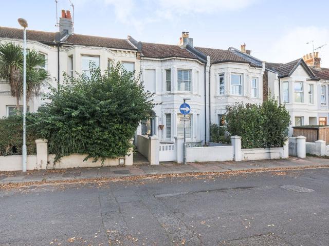 Ashdown Road, Worthing, West Sussex BN11, 2 bed flat to rent, £1,400 pcm | PrimeLocation