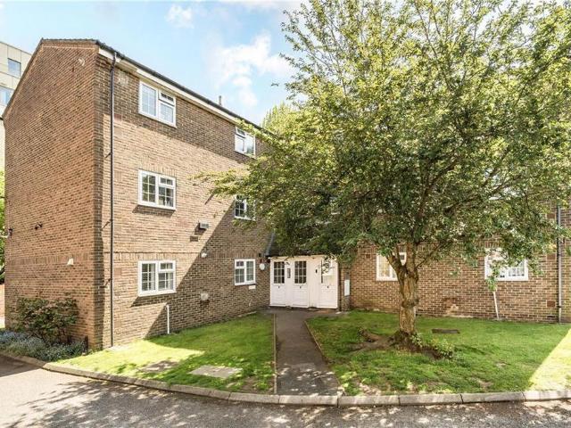 Ashdown Way, London SW17 2 bed flat to rent £2,600 pcm £600 pw