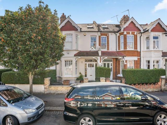 Ashen Grove, London, SW19 4 bed house to rent £4,300 pcm £992 pw