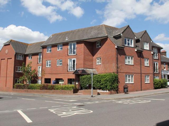 Ashenground Road, Haywards Heath, RH16 1 bed ground floor flat to rent £1,025 pcm £237 pw