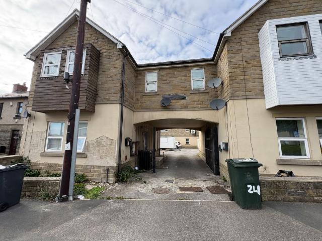 Ashfield, Bradford BD4, 2 bed flat to rent, £625 pcm | PrimeLocation