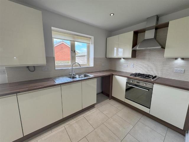 Ashfield Grove, Halesowen, West Midlands 3 bed house to rent £1,295 pcm £299 pw