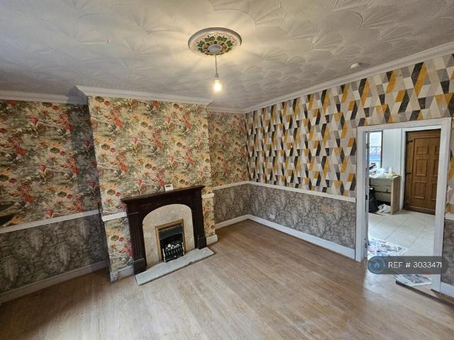 Ashfield Road, Rochdale, OL11 2 bed terraced house to rent £850 pcm £196 pw