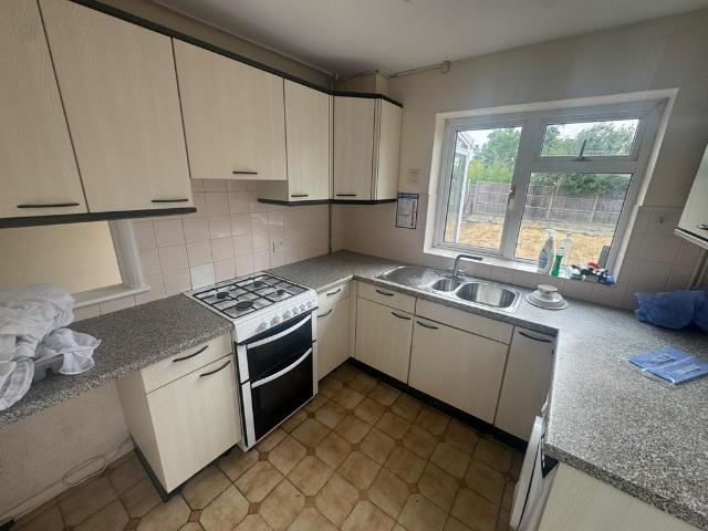 ASHFORD, ASHFORD TW15 3 bed semi detached house to rent £2,500 pcm £577 pw