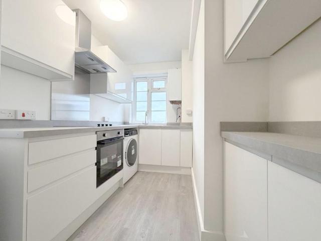 Ashford Court, Cricklewood 2 bed flat to rent £1,998 pcm £461 pw