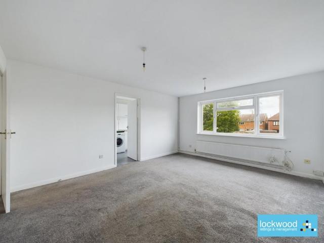 Ashford Crescent, Ashford 2 bed maisonette to rent £1,425 pcm £329 pw
