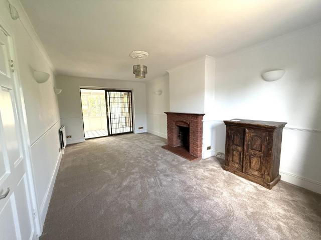 Ashford Road, Iver SL0 4 bed semi detached house to rent £2,499 pcm £577 pw