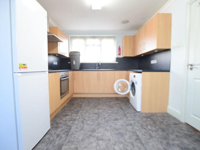 Ashgrove Road, Ilford IG3, 1 bed flat to rent, £1,150 pcm | PrimeLocation