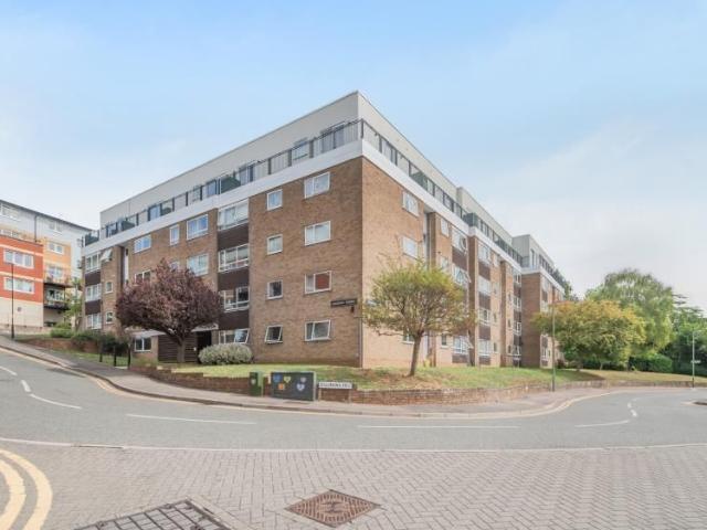 Ashleigh Court, Solomons Hill WD3, 2 bed flat to rent, £1,800 pcm | PrimeLocation