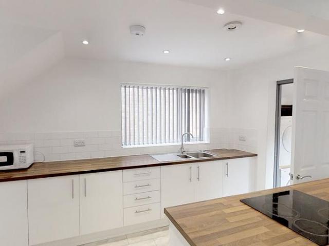 Ashleigh Drive, Loughborough LE11 4 bed house to rent £2,080 pcm £480 pw