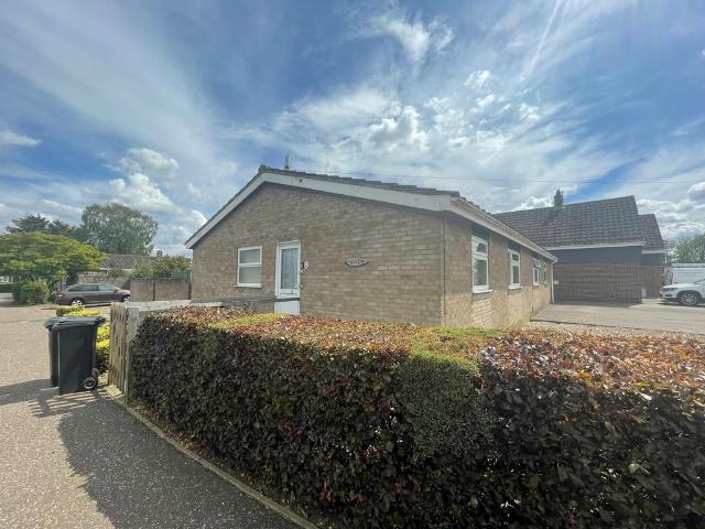 Ashleigh Gardens, WYMONDHAM 2 bed bungalow to rent £1,100 pcm £254 pw