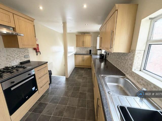 Ashleigh Grove, West Jesmond. 6 bed maisonette to rent £4,160 pcm £960 pw