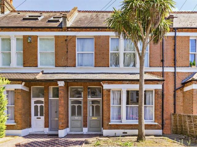Ashleigh Road, London SW14 2 bed flat to rent £2,300 pcm £531 pw