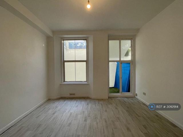 Ashley Court, St Leonards On Sea, TN37 2 bed flat to rent £1,150 pcm £265 pw