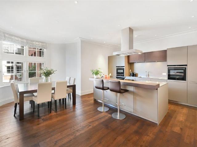 Ashley Gardens, Emery Hill Street. 3 bed apartment to rent £9,000 pcm £2,077 pw
