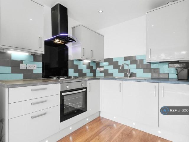Ashley House, Bristol, BS2 1 bed flat to rent £1,395 pcm £322 pw